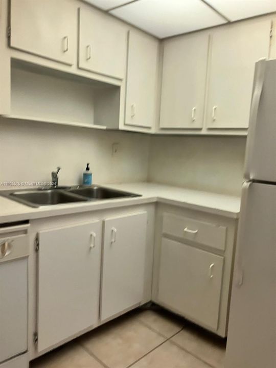 For Rent: $1,550 (1 beds, 1 baths, 720 Square Feet)