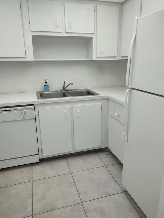 For Rent: $1,550 (1 beds, 1 baths, 720 Square Feet)