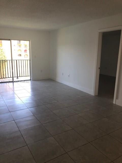 For Rent: $2,400 (2 beds, 2 baths, 798 Square Feet)