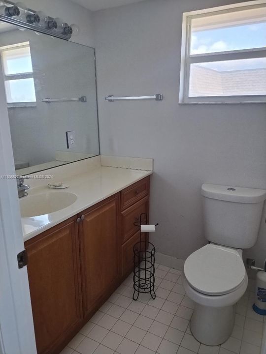 For Rent: $2,150 (2 beds, 2 baths, 949 Square Feet)