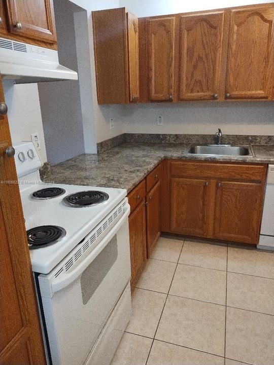 For Rent: $2,150 (2 beds, 2 baths, 949 Square Feet)