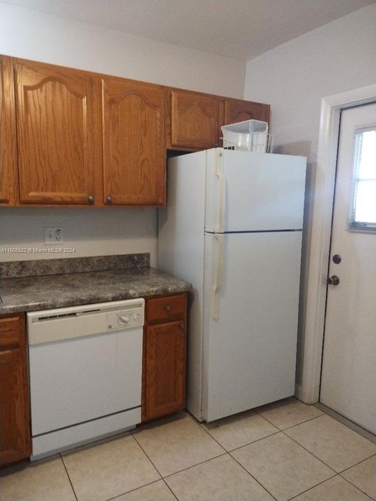 For Rent: $2,150 (2 beds, 2 baths, 949 Square Feet)