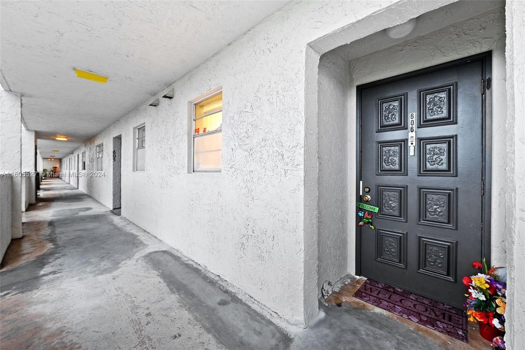 For Sale: $147,000 (2 beds, 2 baths, 1100 Square Feet)