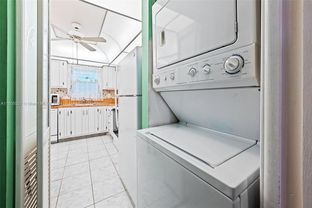 For Sale: $147,000 (2 beds, 2 baths, 1100 Square Feet)