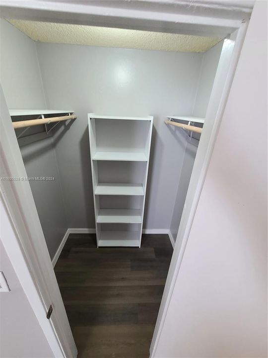 MASTER BEDROOM WALK-IN CLOSET