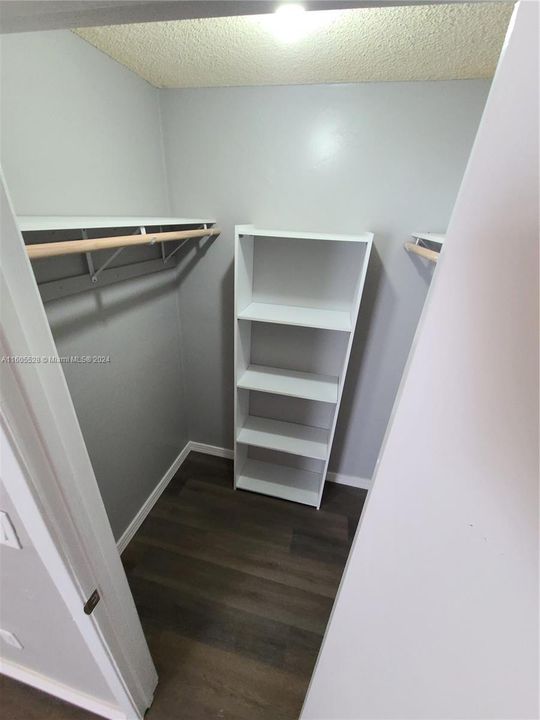 MASTER BEDROOM WALK-IN CLOSET