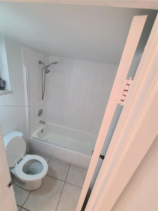 BATHROOM - TUB