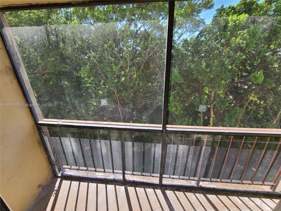 SCREENED BALCONY