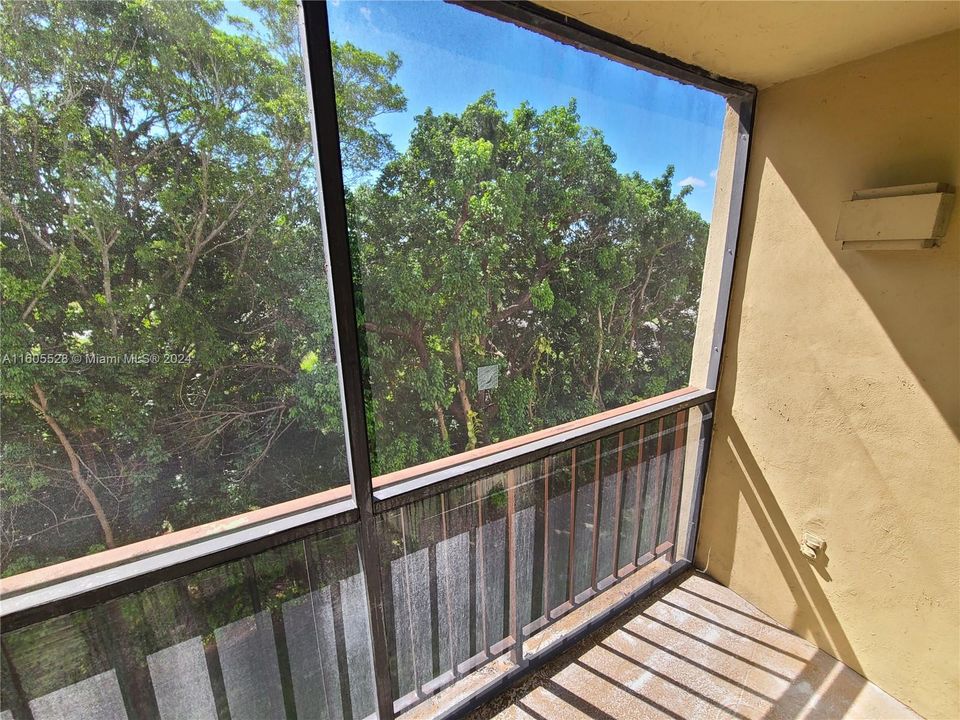 SCREENED BALCONY