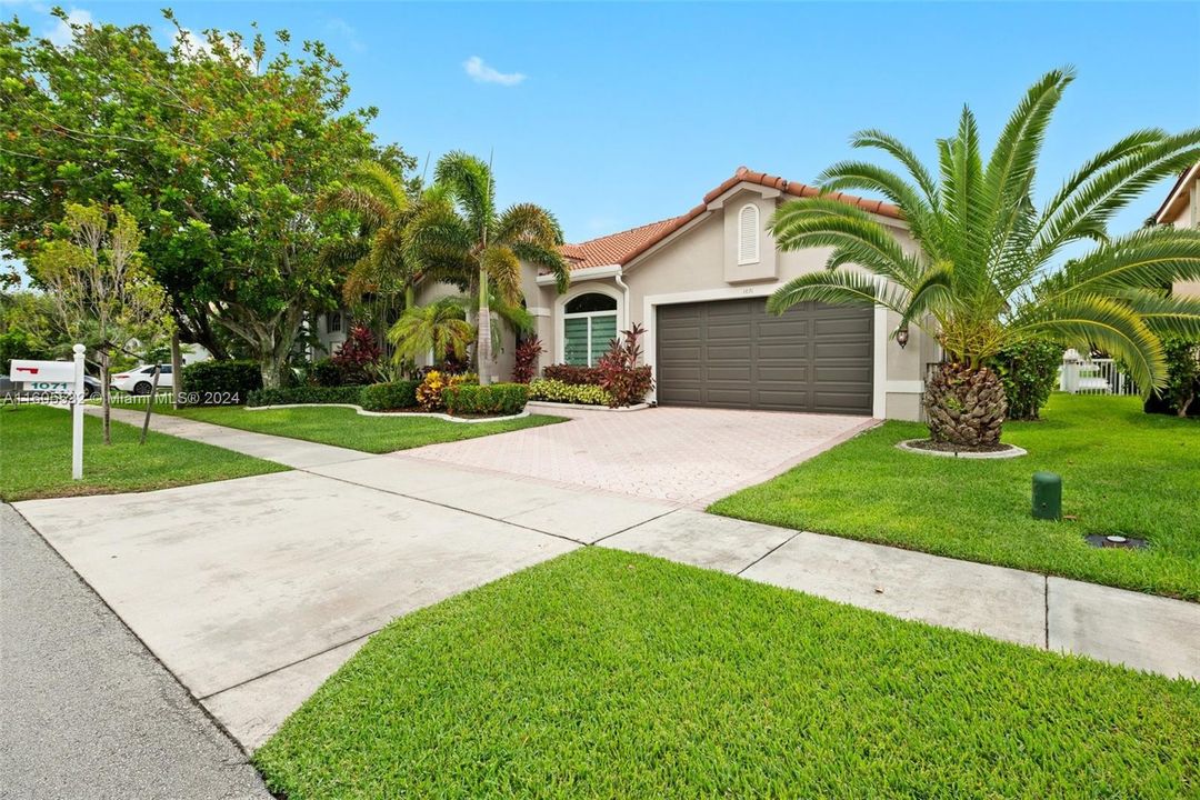 Active With Contract: $794,900 (3 beds, 2 baths, 2074 Square Feet)