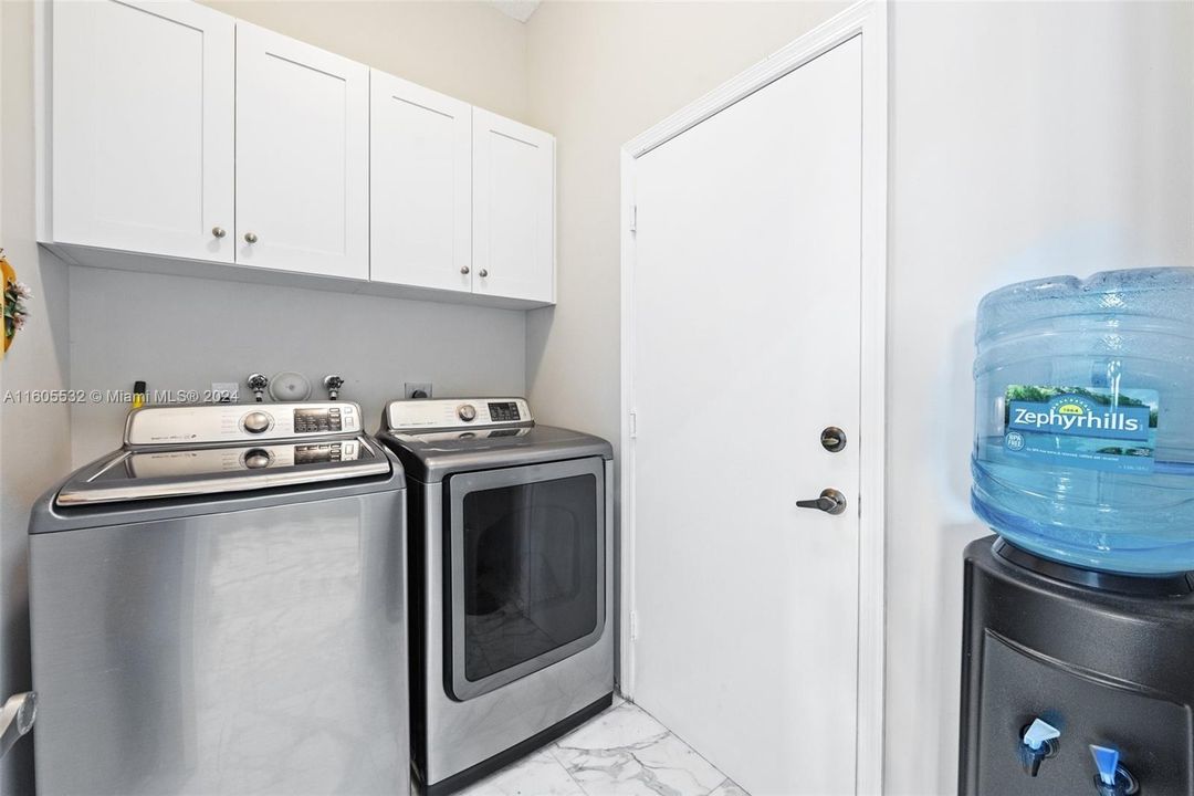 Active With Contract: $794,900 (3 beds, 2 baths, 2074 Square Feet)