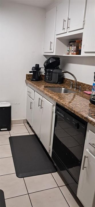 For Sale: $240,000 (1 beds, 1 baths, 614 Square Feet)