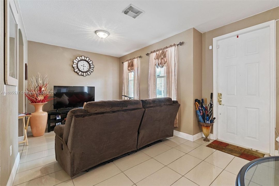 Recently Sold: $385,000 (3 beds, 2 baths, 1572 Square Feet)