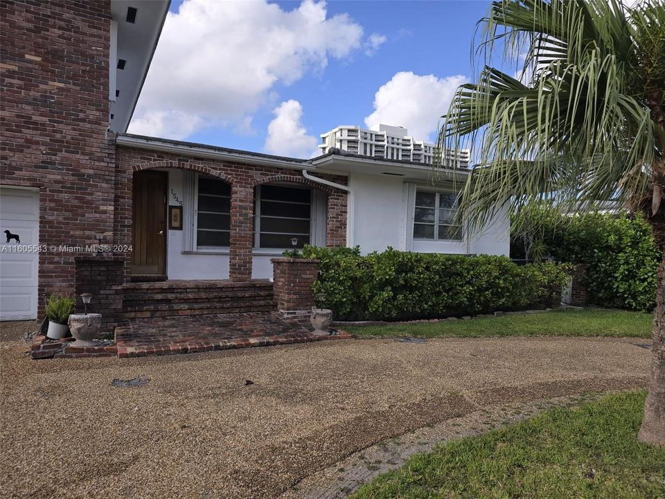 For Sale: $3,250,000 (3 beds, 4 baths, 2696 Square Feet)