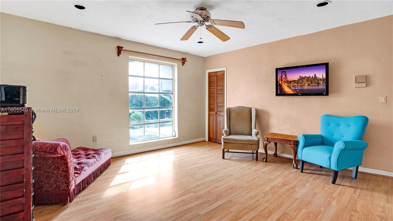 For Sale: $495,500 (2 beds, 2 baths, 1600 Square Feet)