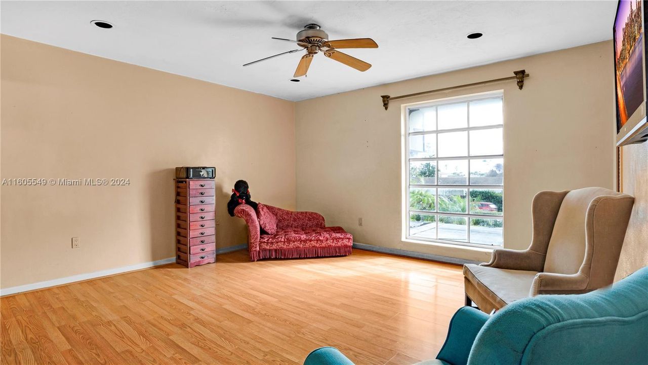 For Sale: $495,500 (2 beds, 2 baths, 1600 Square Feet)