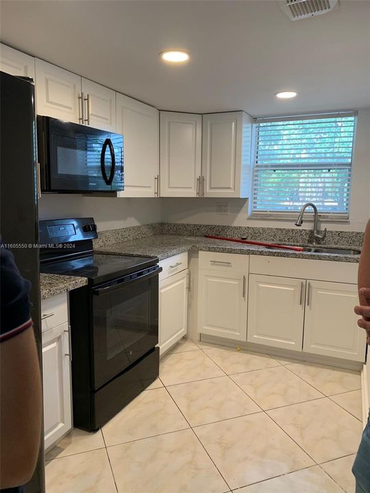 For Rent: $2,100 (1 beds, 1 baths, 1125 Square Feet)