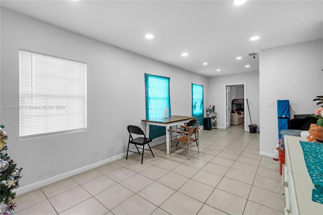 Active With Contract: $460,000 (4 beds, 3 baths, 1615 Square Feet)