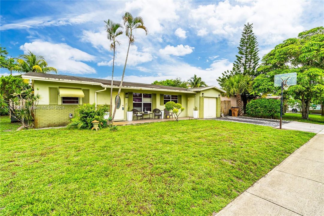 Active With Contract: $399,000 (3 beds, 2 baths, 1285 Square Feet)