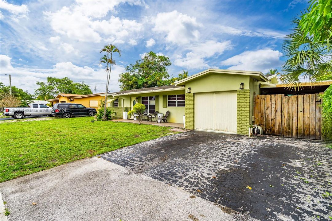 Active With Contract: $399,000 (3 beds, 2 baths, 1285 Square Feet)