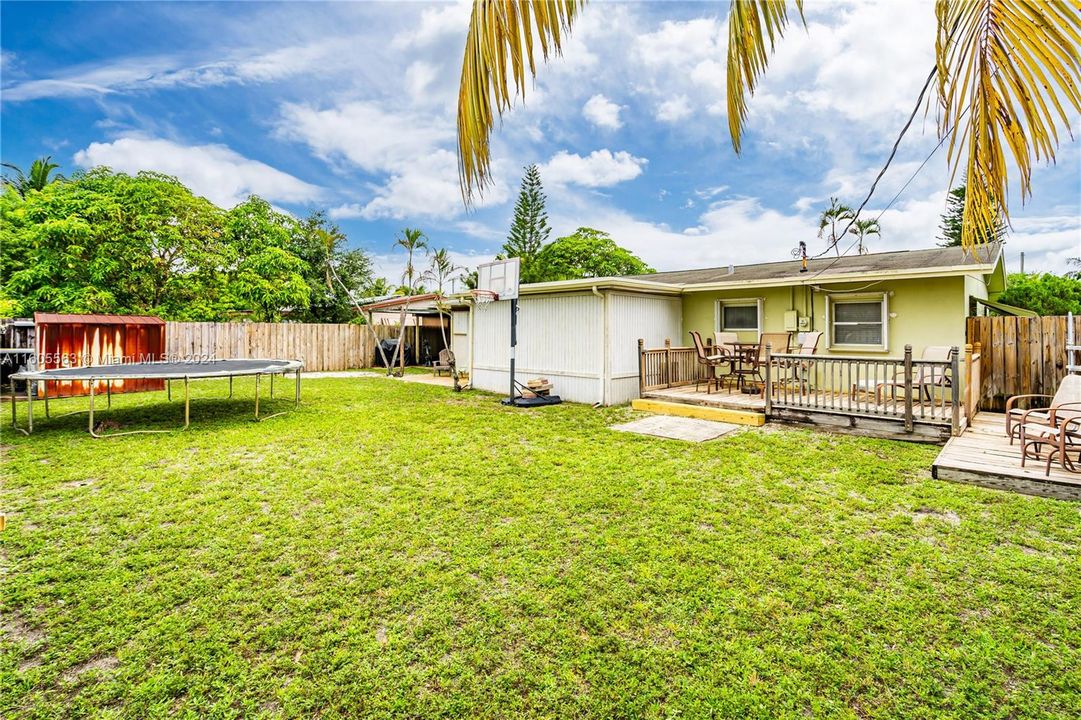 Active With Contract: $399,000 (3 beds, 2 baths, 1285 Square Feet)