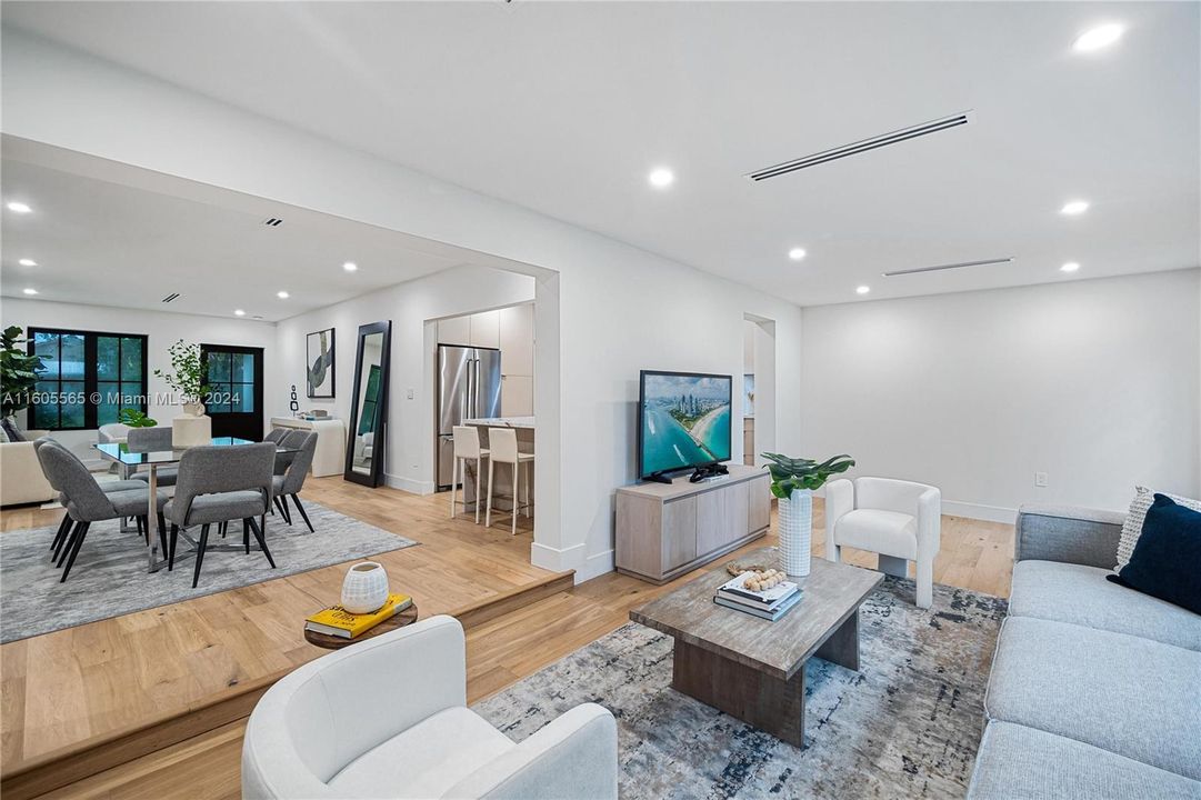 For Sale: $1,675,000 (3 beds, 2 baths, 1595 Square Feet)