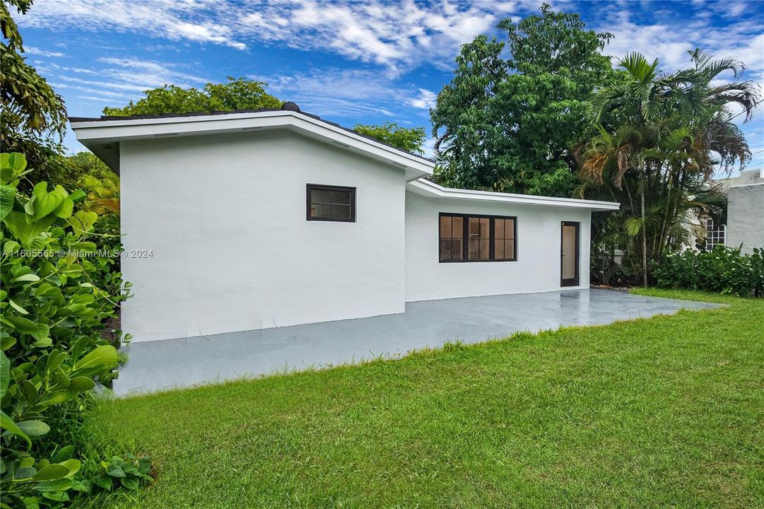 For Sale: $1,675,000 (3 beds, 2 baths, 1595 Square Feet)