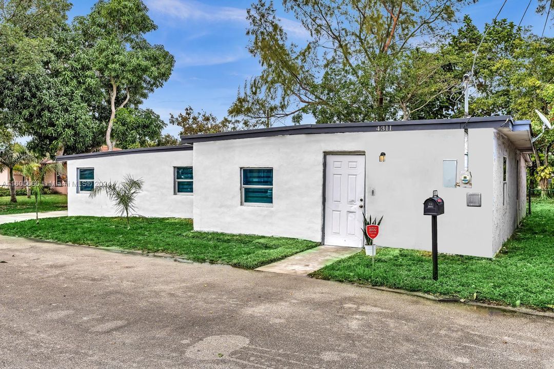 Recently Sold: $480,000 (5 beds, 3 baths, 1740 Square Feet)