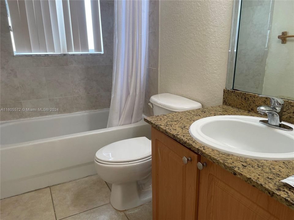 Active With Contract: $1,950 (2 beds, 1 baths, 863 Square Feet)