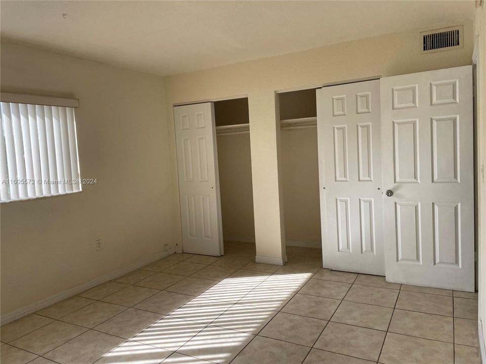 Active With Contract: $1,950 (2 beds, 1 baths, 863 Square Feet)