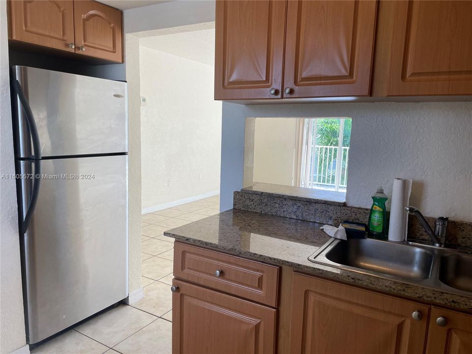 Active With Contract: $1,950 (2 beds, 1 baths, 863 Square Feet)