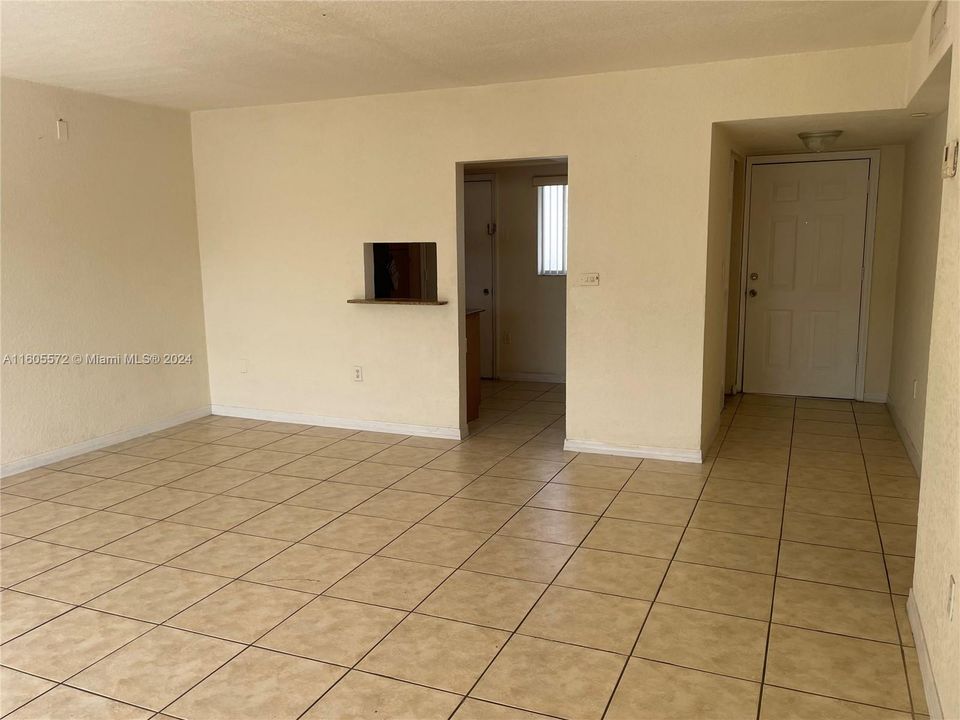 Active With Contract: $1,950 (2 beds, 1 baths, 863 Square Feet)