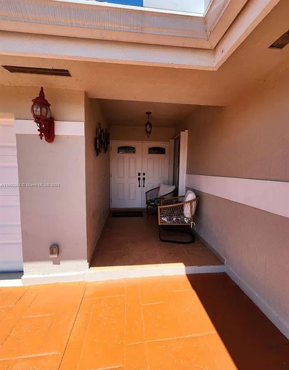 En Venta: $630,000 (4 camas, 2 baños, 1677 Pies cuadrados)