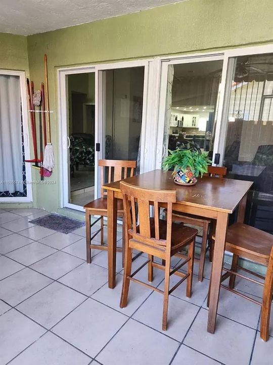 En Venta: $630,000 (4 camas, 2 baños, 1677 Pies cuadrados)