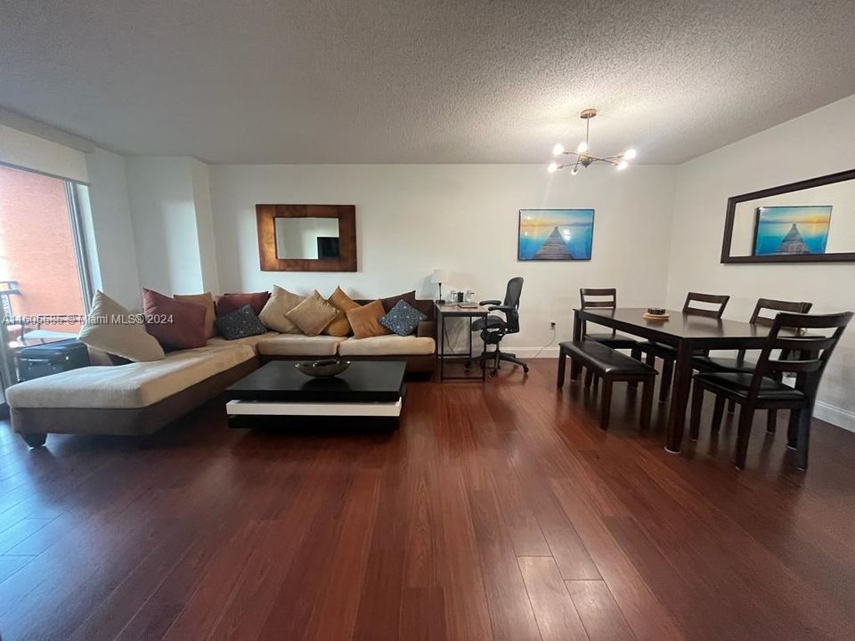 For Rent: $3,400 (1 beds, 1 baths, 740 Square Feet)