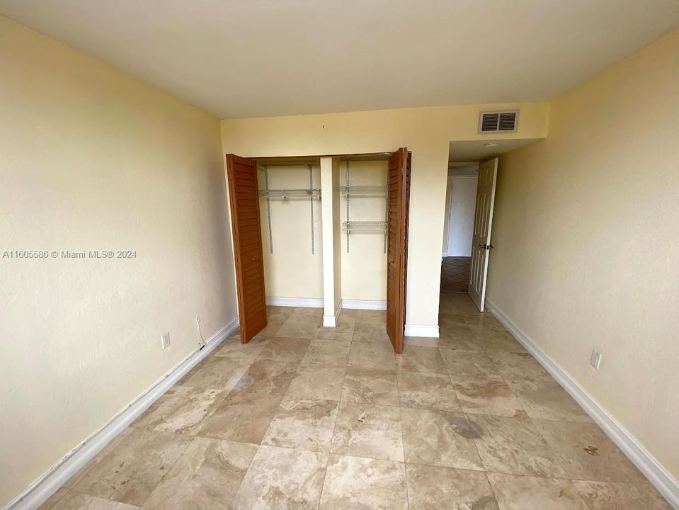 For Sale: $265,000 (2 beds, 2 baths, 866 Square Feet)