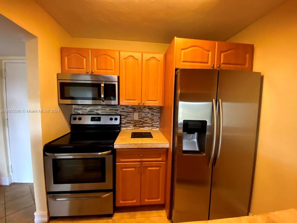 For Sale: $265,000 (2 beds, 2 baths, 866 Square Feet)