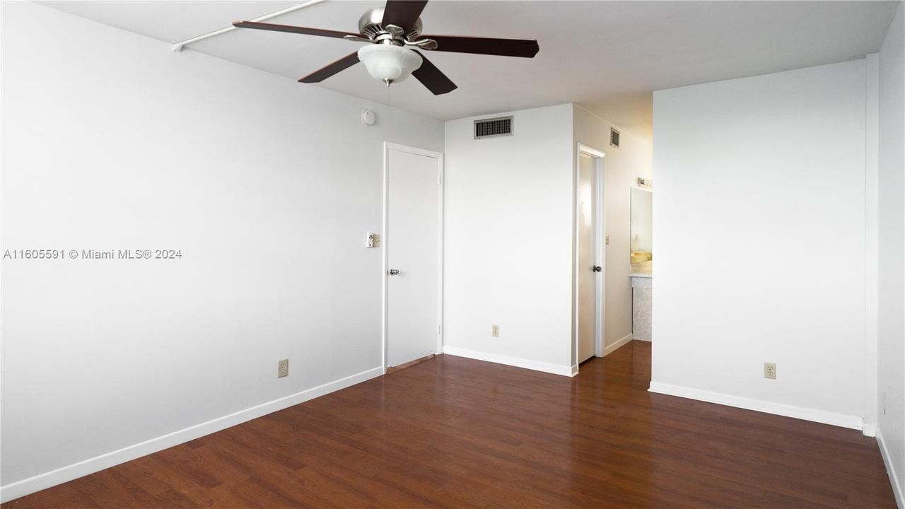 Recently Rented: $1,675 (1 beds, 1 baths, 940 Square Feet)