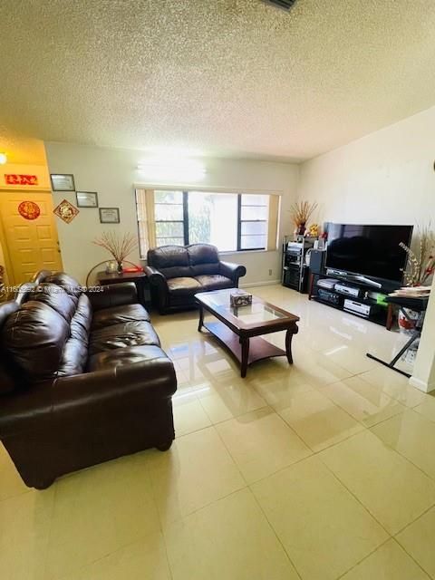 En Venta: $510,000 (4 camas, 2 baños, 1872 Pies cuadrados)