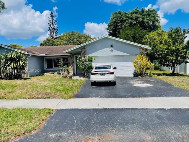 For Sale: $510,000 (4 beds, 2 baths, 1872 Square Feet)