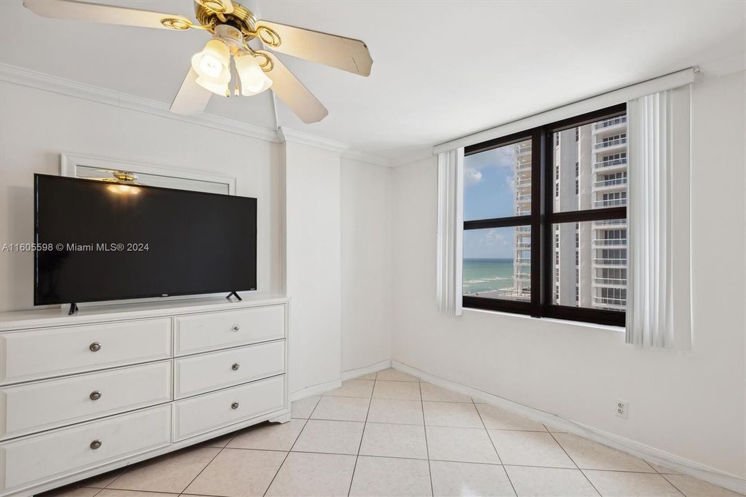 For Sale: $719,000 (2 beds, 2 baths, 874 Square Feet)