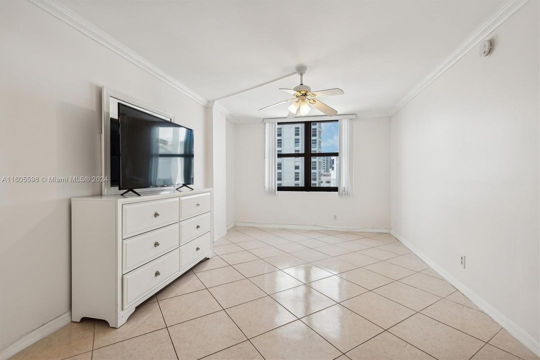 For Sale: $719,000 (2 beds, 2 baths, 874 Square Feet)