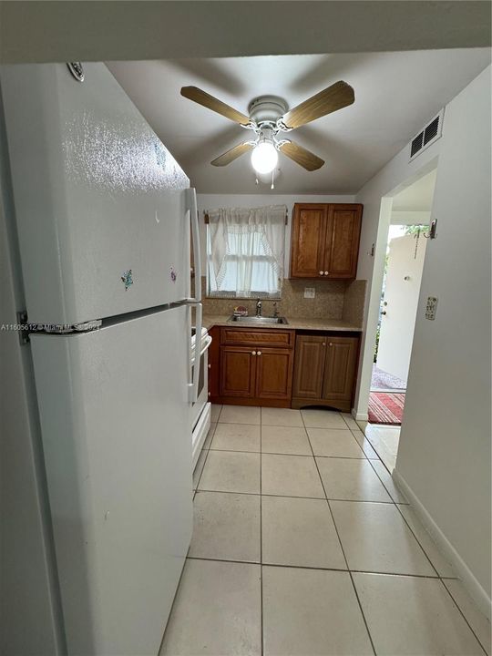 For Sale: $145,000 (2 beds, 2 baths, 850 Square Feet)