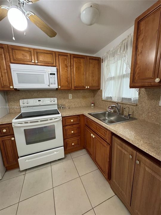 For Sale: $145,000 (2 beds, 2 baths, 850 Square Feet)