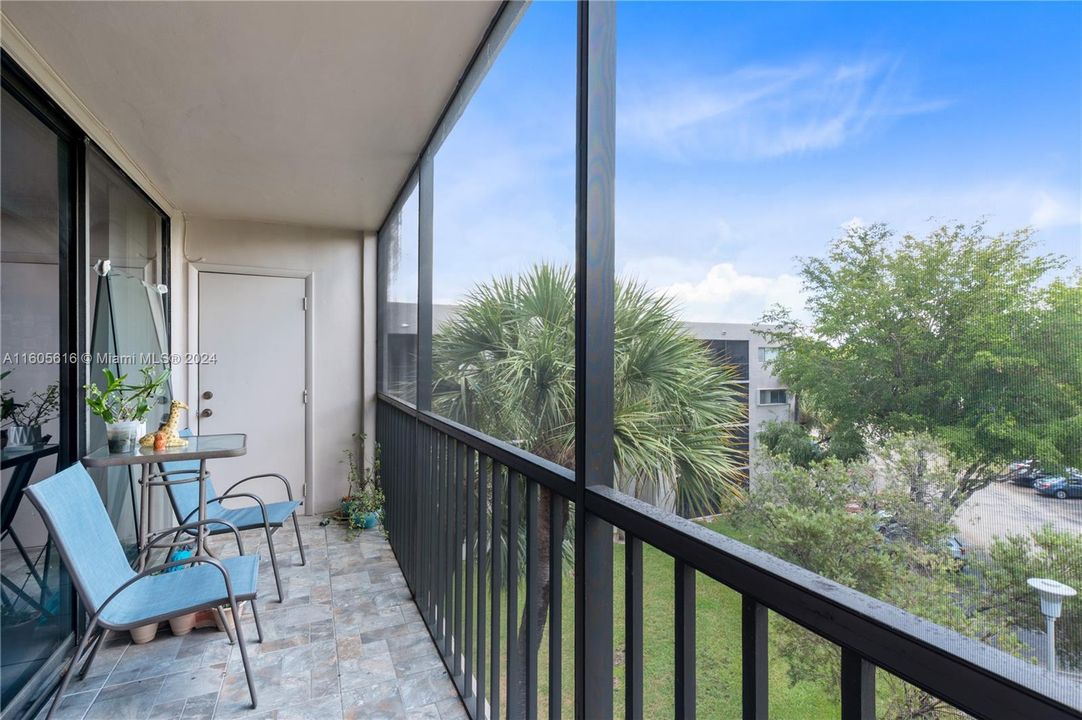 For Sale: $309,000 (3 beds, 2 baths, 1040 Square Feet)