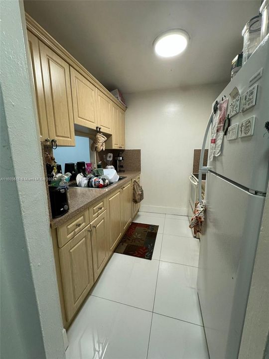For Sale: $245,000 (1 beds, 1 baths, 662 Square Feet)
