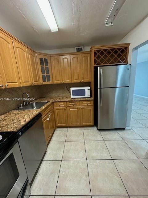 For Rent: $2,350 (2 beds, 2 baths, 1020 Square Feet)