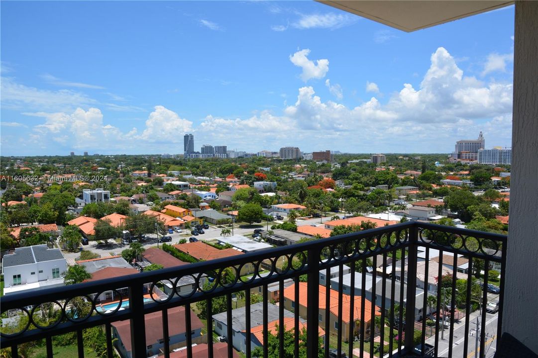 For Sale: $580,000 (2 beds, 2 baths, 1190 Square Feet)