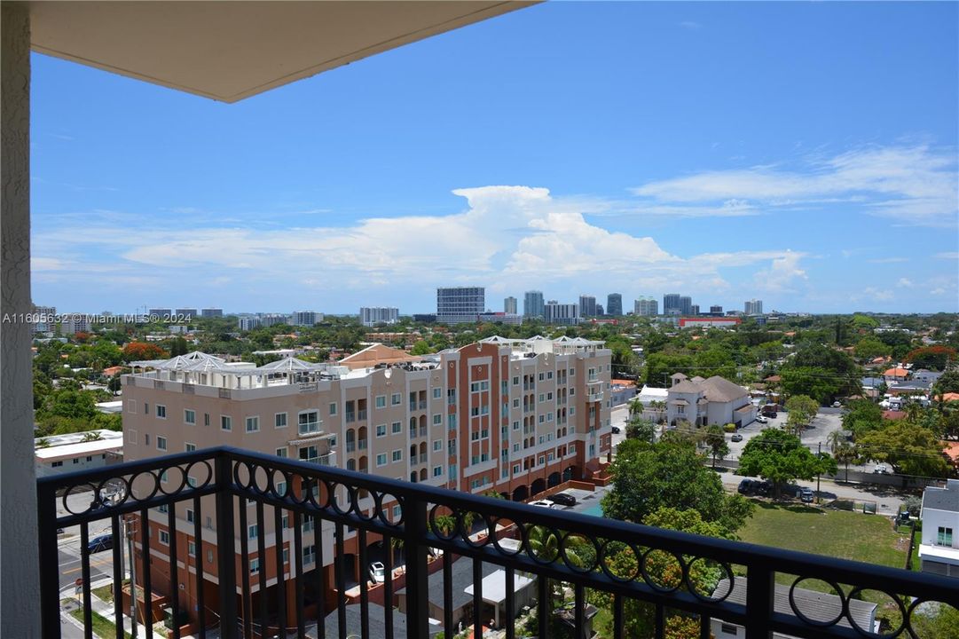 For Sale: $580,000 (2 beds, 2 baths, 1190 Square Feet)