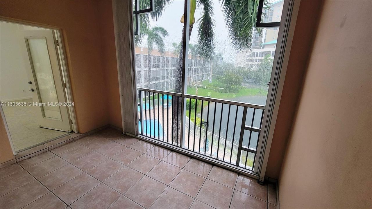 Vendido Recientemente: $285,000 (2 camas, 2 baños, 935 Pies cuadrados)